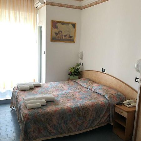 Hotel Augustus กัตเตโออามาเร ภายนอก รูปภาพ