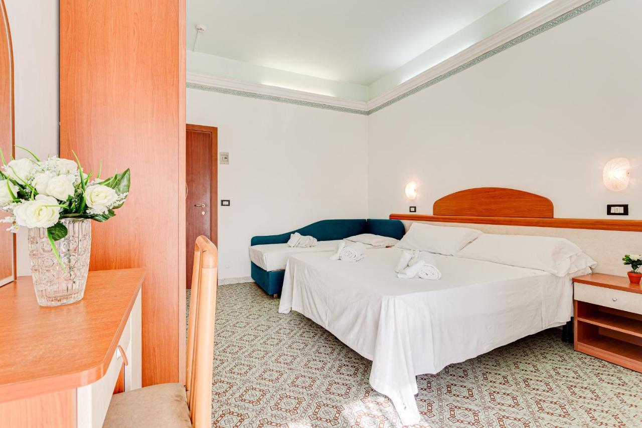 Hotel Augustus กัตเตโออามาเร ภายนอก รูปภาพ