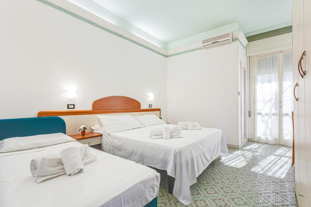 Hotel Augustus กัตเตโออามาเร ภายนอก รูปภาพ