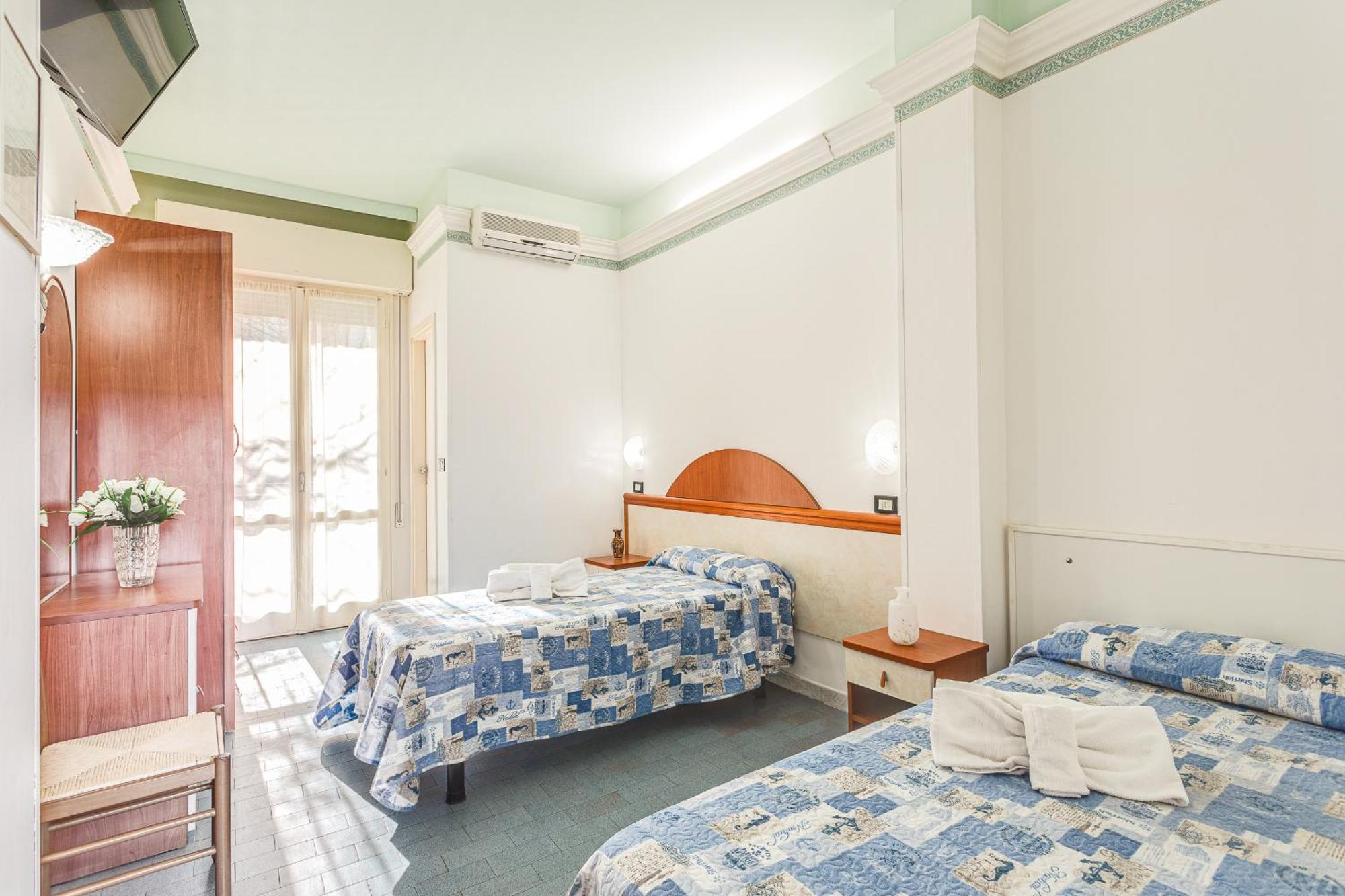 Hotel Augustus กัตเตโออามาเร ภายนอก รูปภาพ