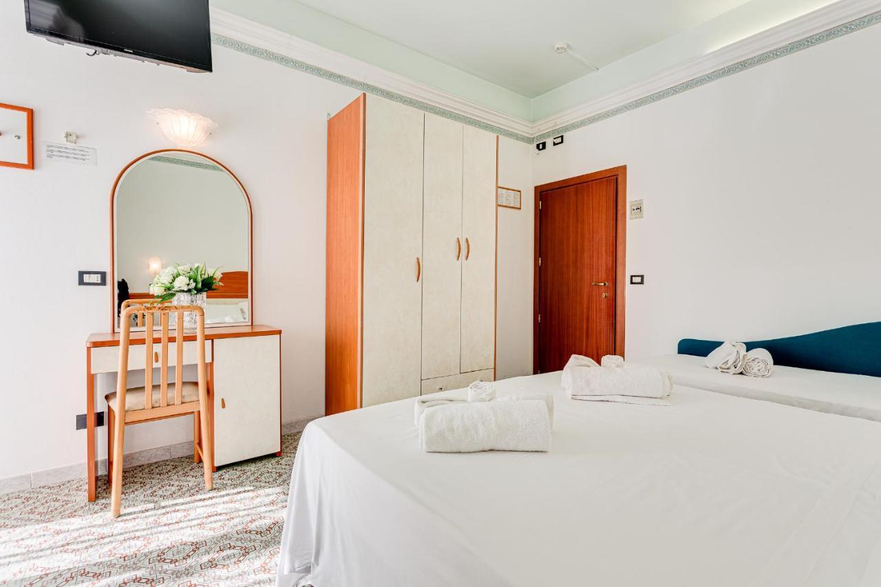 Hotel Augustus กัตเตโออามาเร ภายนอก รูปภาพ