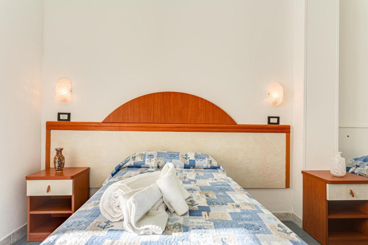 Hotel Augustus กัตเตโออามาเร ภายนอก รูปภาพ