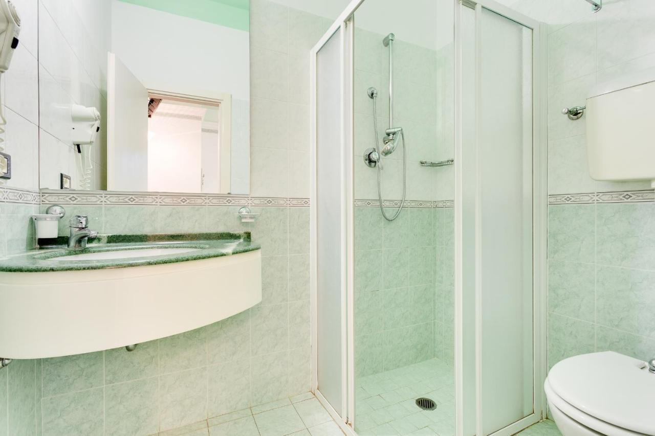 Hotel Augustus กัตเตโออามาเร ภายนอก รูปภาพ