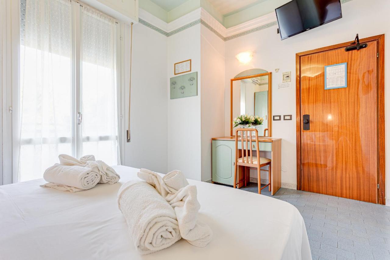 Hotel Augustus กัตเตโออามาเร ภายนอก รูปภาพ