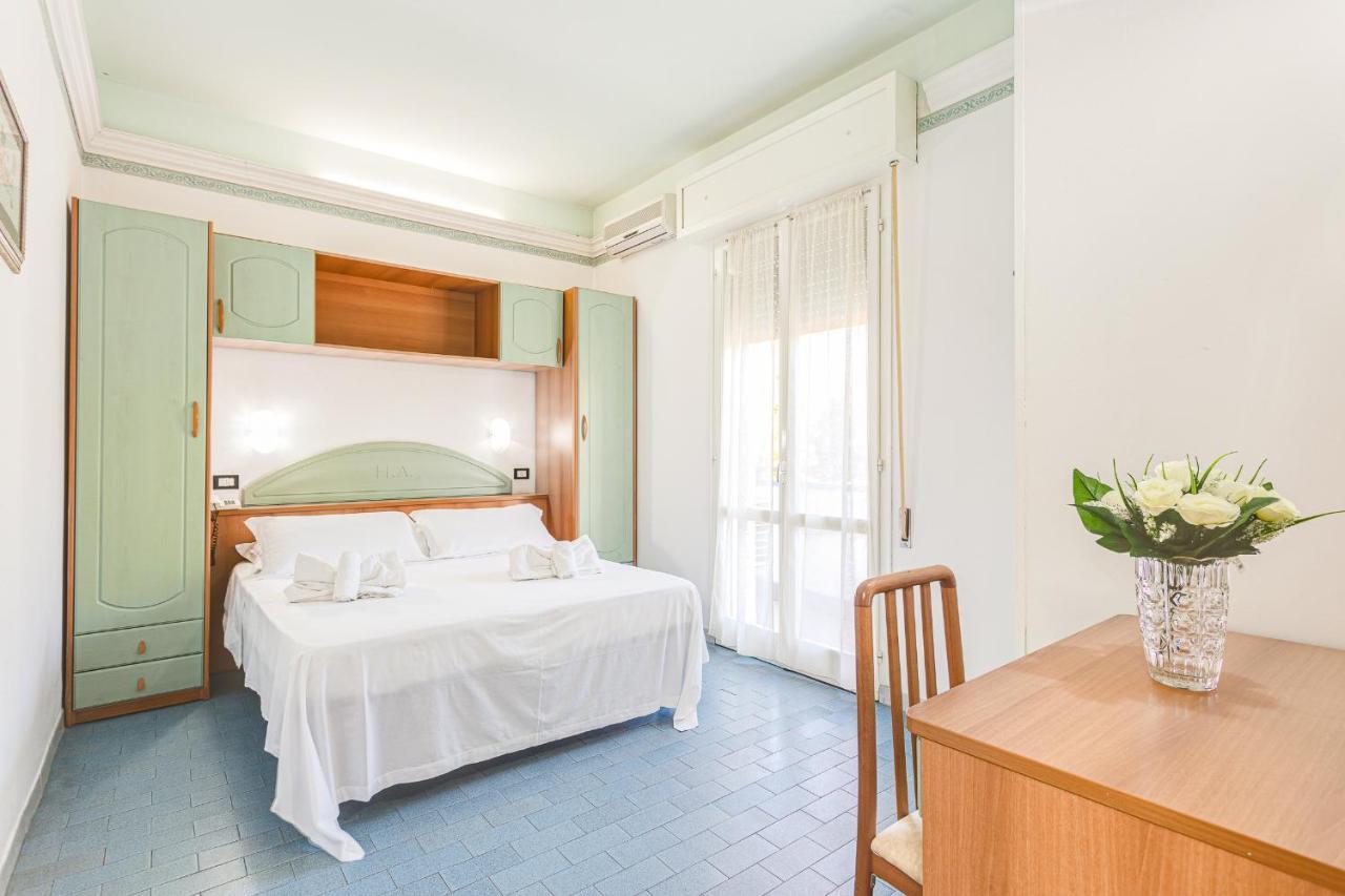 Hotel Augustus กัตเตโออามาเร ภายนอก รูปภาพ