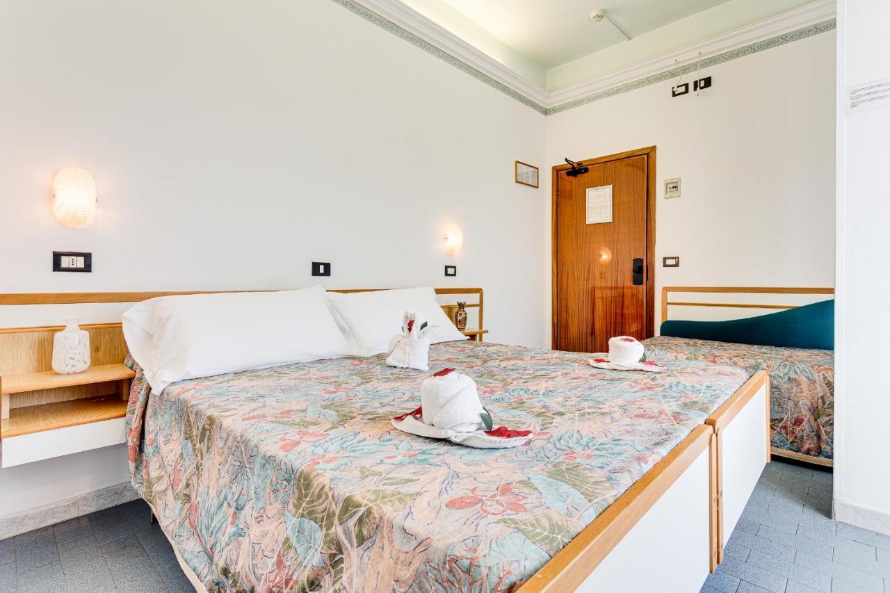 Hotel Augustus กัตเตโออามาเร ภายนอก รูปภาพ