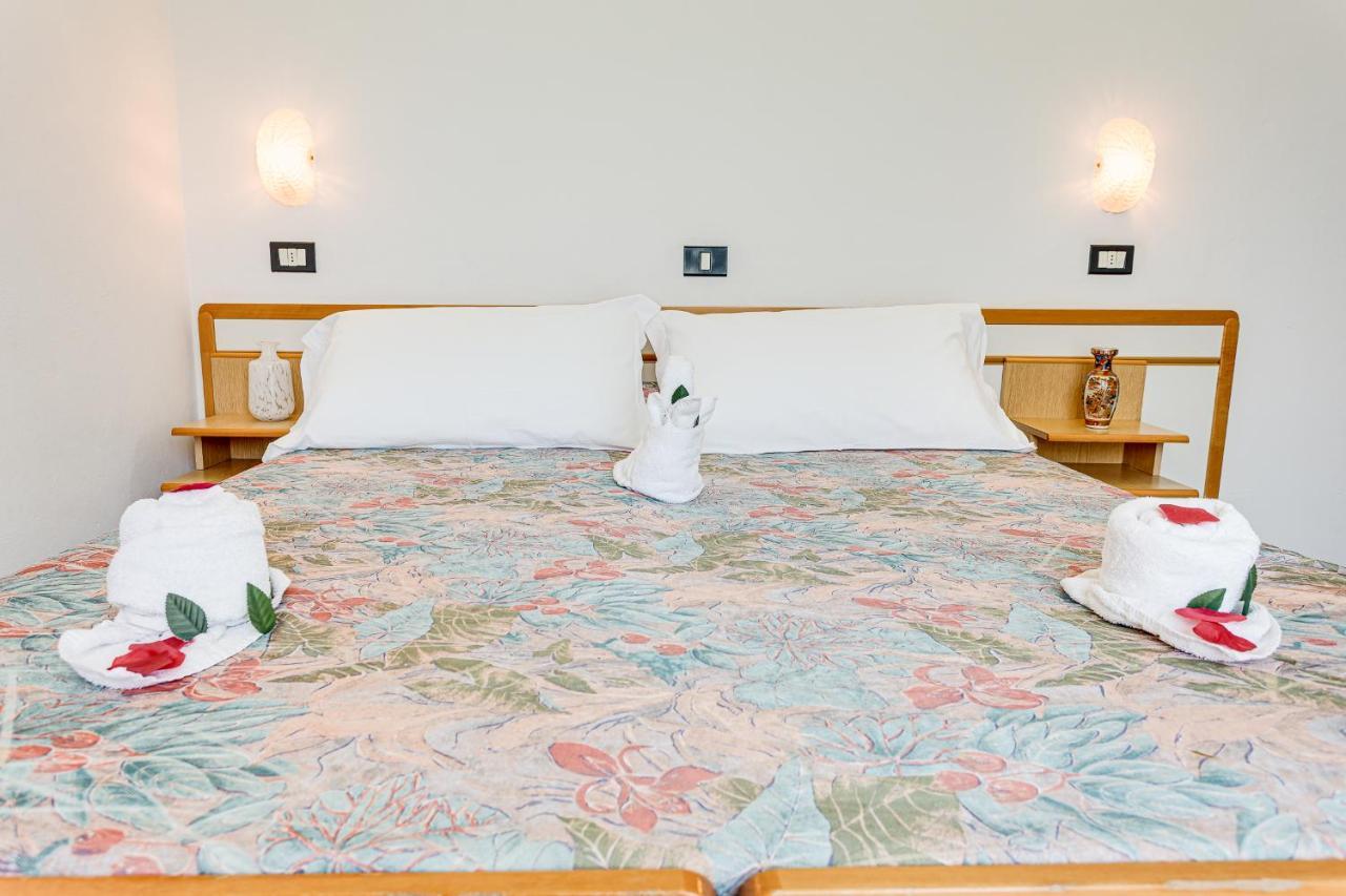 Hotel Augustus กัตเตโออามาเร ภายนอก รูปภาพ