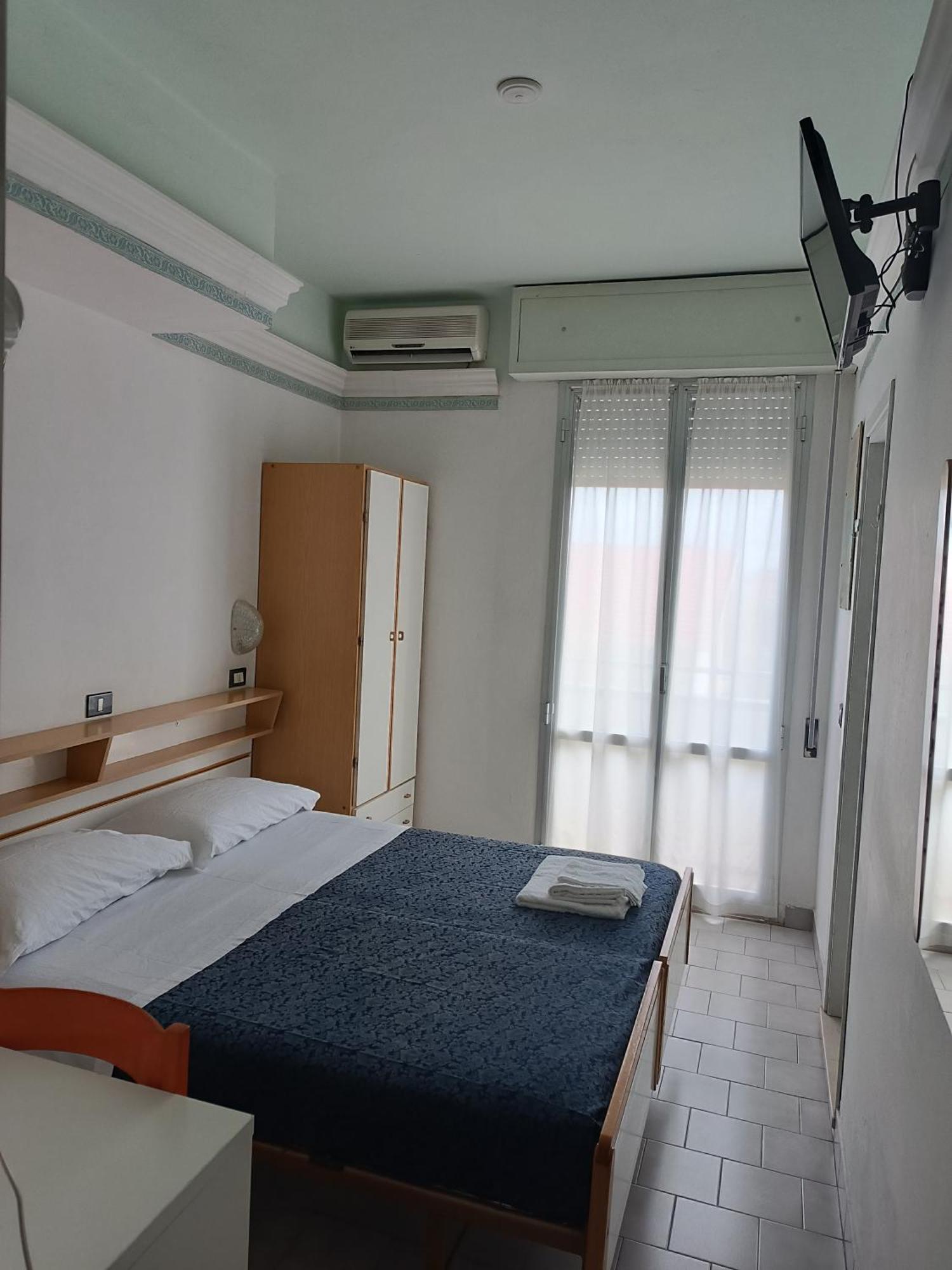 Hotel Augustus กัตเตโออามาเร ภายนอก รูปภาพ