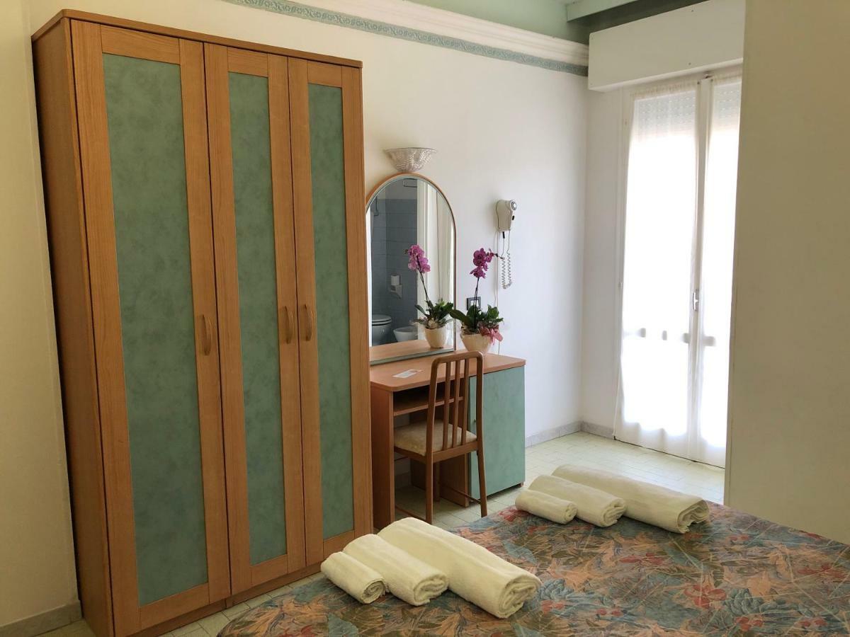 Hotel Augustus กัตเตโออามาเร ภายนอก รูปภาพ