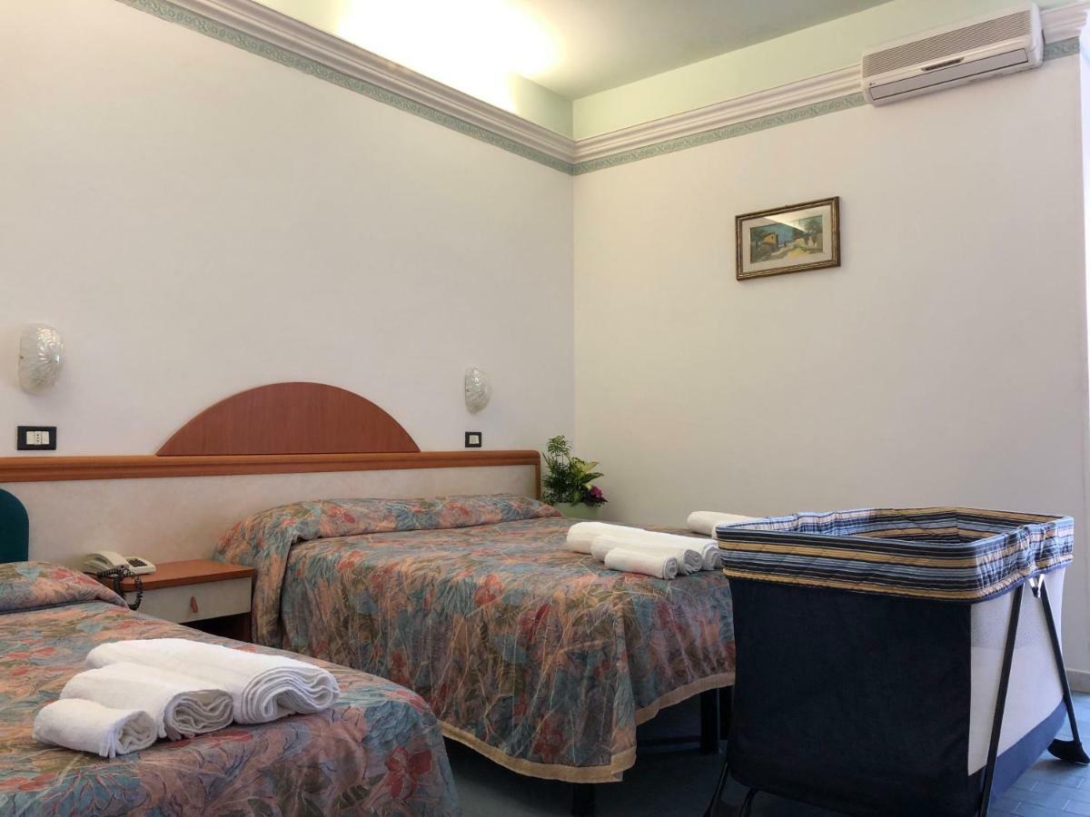Hotel Augustus กัตเตโออามาเร ภายนอก รูปภาพ