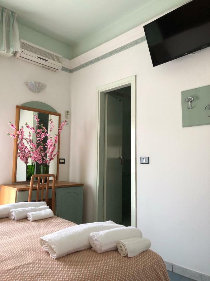 Hotel Augustus กัตเตโออามาเร ภายนอก รูปภาพ