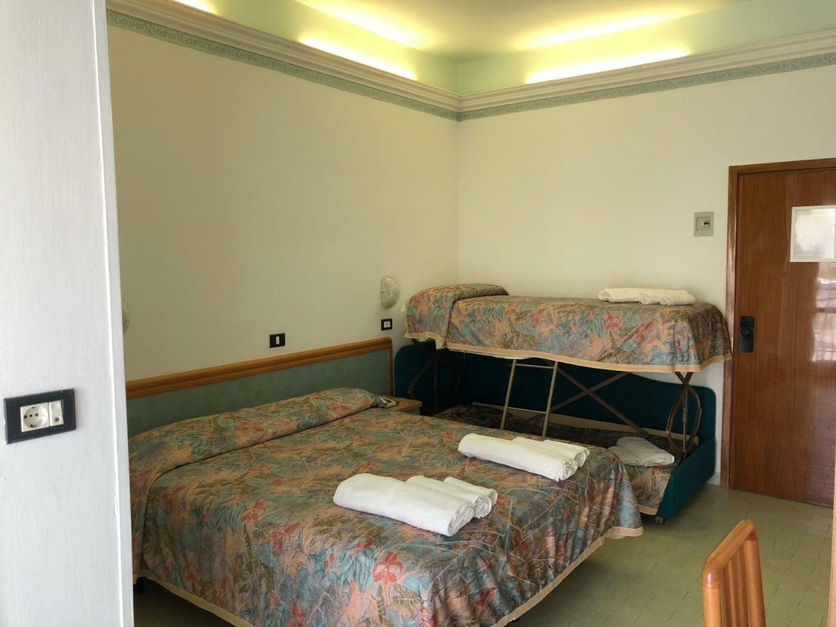 Hotel Augustus กัตเตโออามาเร ภายนอก รูปภาพ